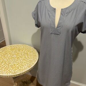 Vineyard Vines Performance Small Striped Navy and White Women's Top - Seersucker